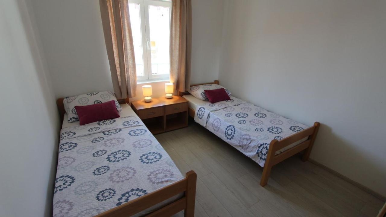 Apartments Stijak-Sorum Malinska Eksteriør billede